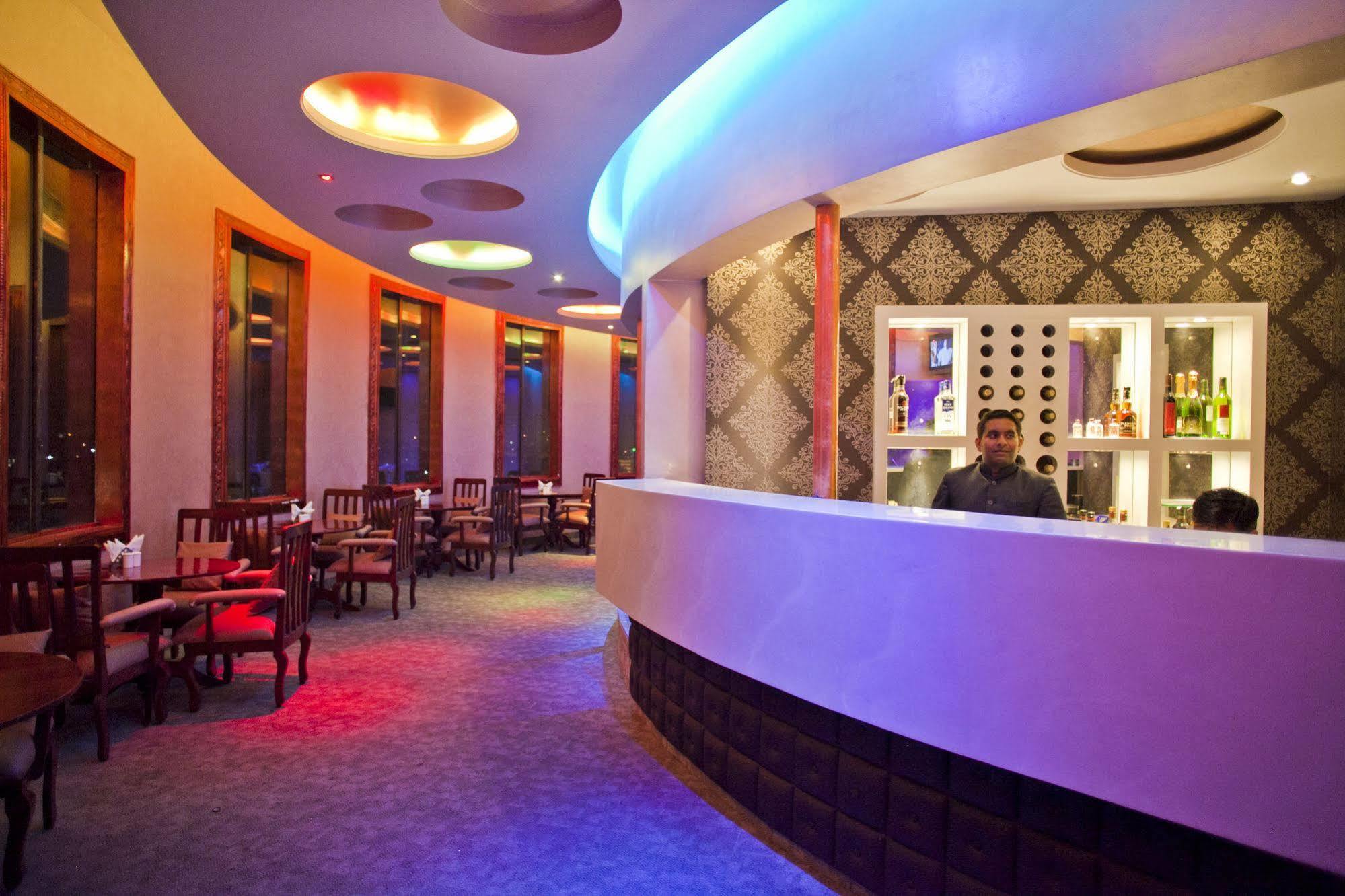 Hotel Om Tower Dźajpur Zewnętrze zdjęcie